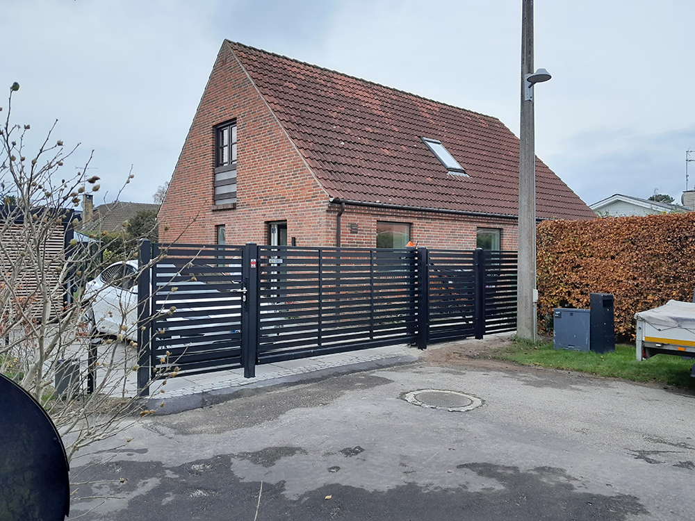 Modern 10.104 m. sidelage sidehegn og skydeport