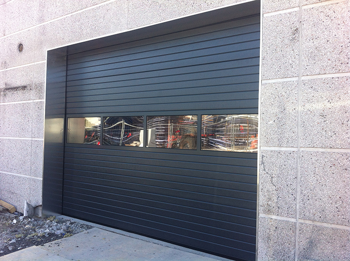 Vandrette spor 10 cm. 1 rk. full view malet ramme Ral 7016 antracit